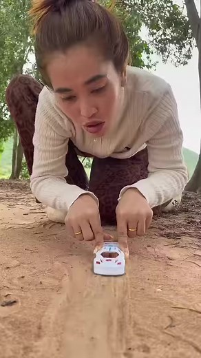 Survival SkillsSIMPLE and useful in forest hacks #camping #life #bushcraf #survival #useful #skills | Sotheary Den