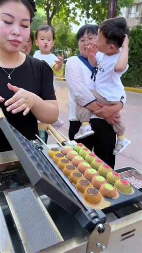 A talented chef! Word skewer cake | Gold coin cake #streetfood #satisfying