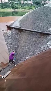 229K views · 2.5K reactions | Sand and gravel loaders on the canal earn $100 a day #loading #cargo #worker | 丁掌柜 | Facebook