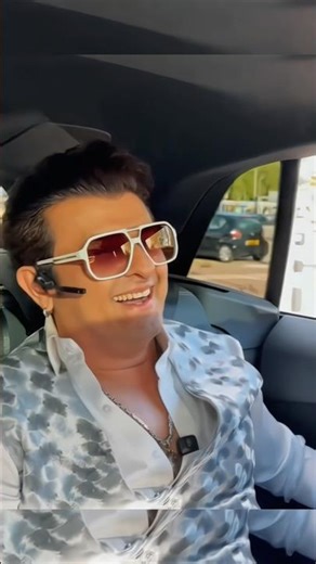 Before the concert, Sonu Nigam met a fan playing his song—and the vibe was just magical ✨