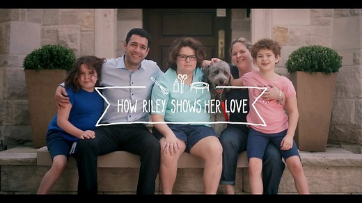 Riley uses her tablet to bring her sisters and cousins together for crafts & quality time. | Samsung