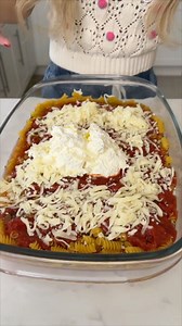 Easy one pan pasta This is one of my most viewed recipes of all time! It's a simple one pan pasta that involves the secret ingredient of cream cheese. | Sam and Allie