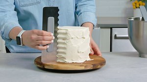 1.2K views · 15 reactions | Turn your cakes and cupcakes into treats worthy of celebration with the Icing Smoother. Thanks to its ergonomic soft-grip handle, this decorating tool is easy and comfortable to hold as you spread buttercream frosting, meringue, and chocolate ganache as smooth as fondant on cakes. Shop with your consultant or click here: https://bit.ly/3PP71nD #IcingSmoother #Icing #Cake #PamperedChef #letsgetcooking | Pampered Chef Canada | Facebook