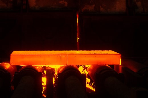 VIDEO: Algoma rolls first steel plates for new icebreaker