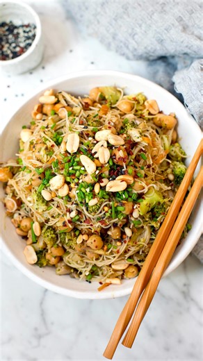 76K views · 215 reactions | ONE-PAN HIGH PROTEIN NOODLE STIR-FRY...