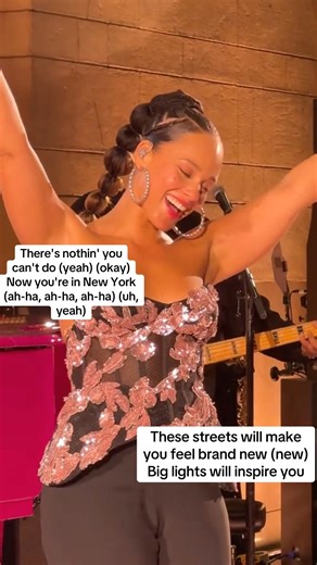 Alicia Keys sings Concrete Jungle #aliciakeys #rain111