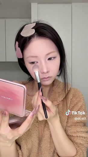 最新のメイクチュートリアル動画