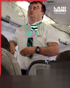 6.5M views · 97K reactions | This is definitely the best way to keep your passengers' attention 藍️ | LADbible Australia | Facebook