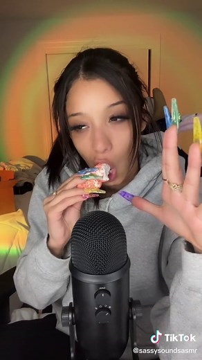 Freeze-Dried Candy ASMR: Cringey Texture & Satisfying Sounds 😂