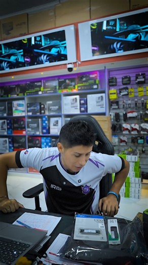 En este video te mostramos el armado, detalles clave y por qué esta PC es perfecta para jugar, estudiar o crear contenido con potencia y estilo. 📍Disponible en IRIS COMPUTER Deja un comentario con “CHEMA” y te mandamos la info completa (precio, specs y combos). #IrisComputer #PCGamer #ComputadoraGamer #SantaCruzBolivia #SetupGamer #sucre #chuquisaca | Iris Computer