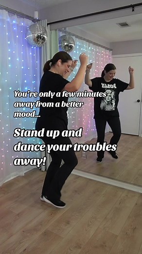 Mondays call for some easy dancing with Dolly and Kenny. 🤗 Take 4 minutes for yourself to stand up and dance the full song with me! (Full dance shared on YT) Also, this is one of the best songs of all time, and I will die on this hill. 😍 #islandsinthestream #dollyparton #kennyrogers #linedance #linedancing #electricslide #momswhodance #justkeepdancing