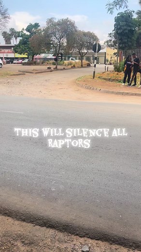 Toyota Land Cruiser V8 vs Ford Raptor Comparison