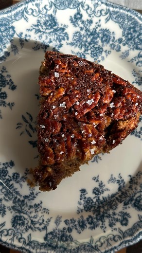 BARBARA on Instagram: "UPSIDE DOWN PECAN ORANGE CAKE GF | RSF Ingredientes - Panqué - Húmedos 1/2 T azúcar de coco Jugo y ralladura de 1 naranja 1/2 T aceite de oliva 3 huevos, temperatura ambiente 1/2 T ricotta o yogurt griego Secos 1 1/2 T harina all-purpose, sin gluten 1/2 T harina de almendra 1/2 cdita canela 1/2 cdita sal de mar 1/2 cdita bicarbonato de sodio 1 cdita polvo para hornear - topping nuez - 1 3/4 T nuez pecana ligeramente troceada 3 cdas aceite de coco 1/3 T miel de maple 1/3 T 