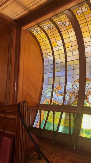 📍Solvay House in Brussels Belgium 🖌️ Victor Horta had an unlimited budget to create this masterpiece which was added to the list of UNESCO World Heritage Sites in 2003 🌇 Brussels is considered the birthplace of Art Nouveau architecture which may not be well known. Absolutely stunning stained glass work, letting in the light beautifully. Shoutout Ernest Solvay because if I had that kind of money I would commission something like this as well. I’d consider this a ‘hidden gem’ in Brussels as it