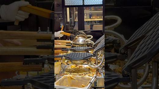 The best street food dessert I’ve had all year: custard filled bubble waffles in Macao