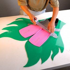 1.3M views · 4.9K reactions | The silicone mermaid tail looks so realistic! Check this out 隆‍♀️ | 5-Minute Crafts GIRLY | Facebook