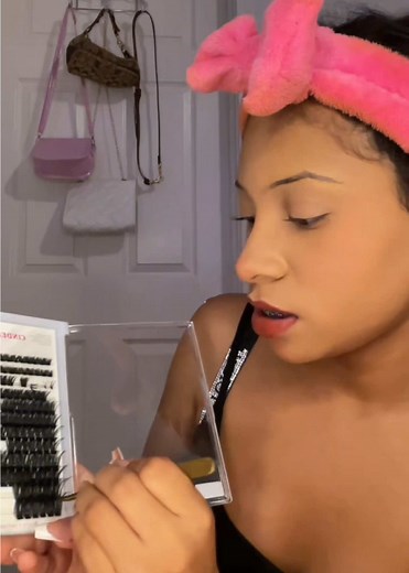 MAKEUP TUTORIAL 😅 (guys please be nice) #viral #makaylameow #grwm #makeup #makeuptutorial 6 minute video hold to go 2X speed