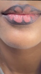 14K views · 136 reactions | Since you all loved my last lip combo tutorial, I decided to switch it up with a bold black and gold look! I’m obsessed with how creative and artistic this combo feels — glitter gloss and lip liner make the perfect tools for creating a masterpiece like this. ✨ Brand Used: Glossy Gang Lip Liner: Creative pen Lip Oil: Color Changing Glitter Gloss: Iridescent | Glossy X Gang | Facebook