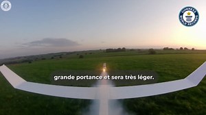 James construit le plus grand planeur RC et bat le record