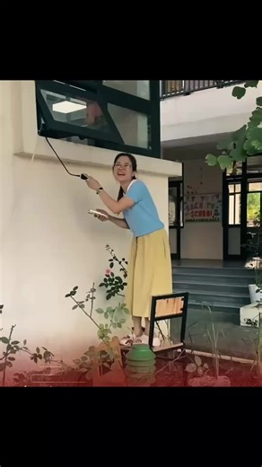 Cô Giáo Hát Để Cứu Buổi Khai Giảng