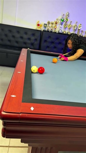 She made it look so easy ! Amazing girl ! #3cushion #billiards #threecushions