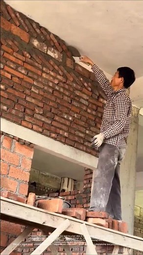 How to build the end of the wall? The bricklayer uses inclined bricks to seal the wall