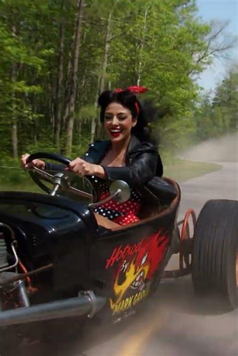 Hot Rod + Pin-Up = Fire! 🔥👠#HotRod #PinUpBabe #Rockabilly