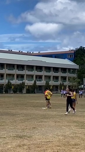 Sky grab by AJ from Uranos🥏 . . . . #disclaimernotocopyrightinfrigement #disclaimervideonotmine #frisbee #ultimatefrisbee #ultimate #pfda #wfda #highlights #zxycba #sports #leyte #saltimatefrisbetournament