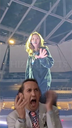 my grown a-- man reaction to Jeongyeon waving and blowing me a kiss [TWICE]