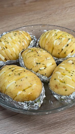 My family always asks me for this recipe of roasted potatoes with garlic and butter! | Recipes Learn