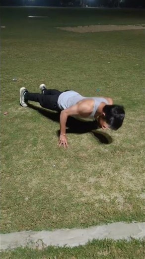 finger tip pushups 💪☠️#fitness #like #shorts #shortvideo #yoytubeshorts