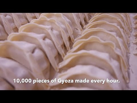 [Gyoza] Machine in Action to make 10,000 pieces of gyoza every hour!