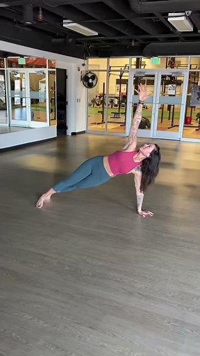 Bodyweight Exercises - Walk Out Push up with Turn and Reach