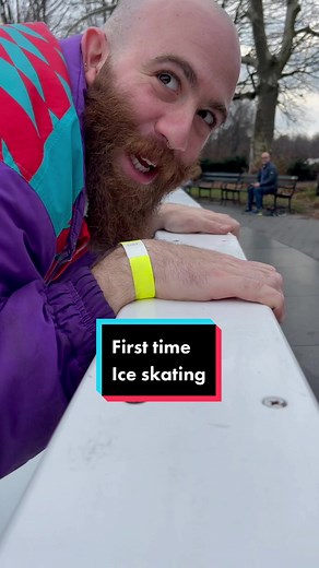 I didnt expect to be that bad at ice skating! And at drinking hot chocolate! ⛸☕️? #iceskating #skating #winter #firsttime #fyp #skating #fypシ