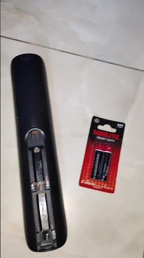 Replacing the battery of Samsung smart tv remote. #samsung #samsungsmarttv #remote