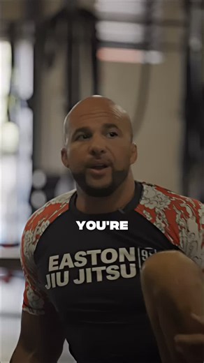 Too many programs = too much confusion. At Easton, we keep it simple. 🥋 Jiu Jitsu 🥊 Striking ✅ Kids & Adults ✅ One price ✅ Clear offer Someone came up to me at the Jiu Jitsu Con in Vegas, telling me they’ve got CrossFit, Kickboxing, Muay Thai, BJJ, Yoga… Bro — you’re trying to be for everyone. And when you’re for everyone, you’re for no one. Pick your lane. Get world-class at it. 📈 That’s how you grow a real academy. #EastonOnline #MartialArtsBusiness #GymOwnerTips #BJJSchool #MartialArtsLife