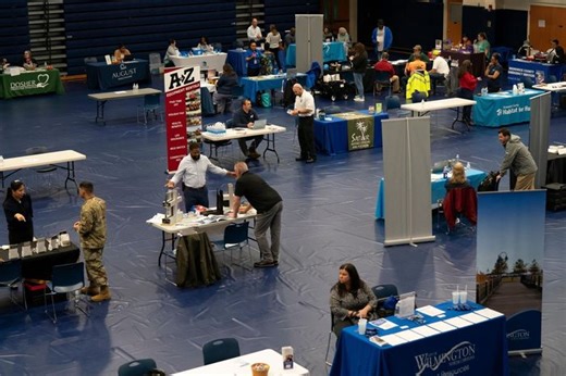 U.S. Hiring Slowdown Hits Stocks, Fuels Bets on Bigger Rate Cut