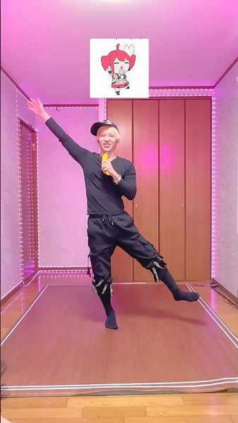 Gif動画に合わせて踊る男がエグすぎる… The man dancing along to the GIF animation is amazing✨