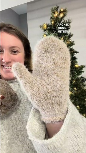 Arched Gusset Mittens by Purl SoHo, aka the perfect winter gift knit! beginner free pattern!