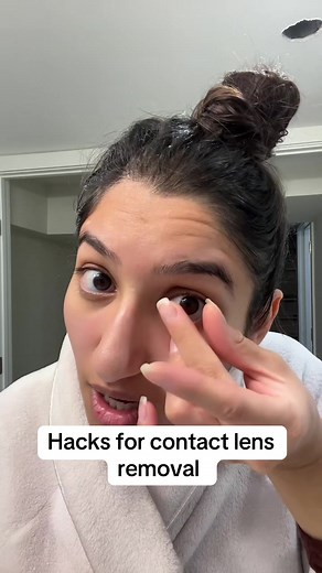 Different methods for contact lens removal! #contactlenses #removecontactlenses #hacks #hack #tips #howtotiktok #creatorsearchinsights #fypp #foryoupage❤️❤️