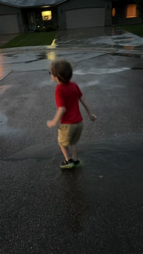 Nothing beats splashing in the puddles during a rain storm #rain #puddles #splishsplash #storm #simpleplan #playingintherain #justakid #rainstorm #jumpinginpuddles #singingintherain #splashing #kidsjumpinginpuddles