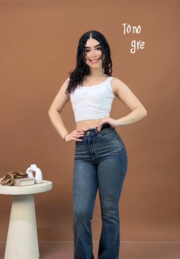 Flare Jeans en Tono Grey: Estilo y Comodidad