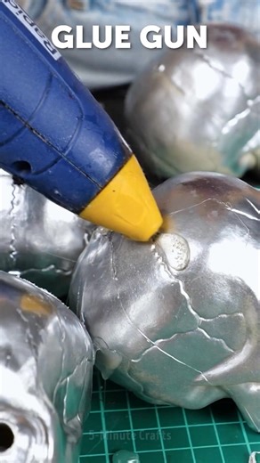 Spooky lamp made from toy skulls | 5-Minute Crafts Men