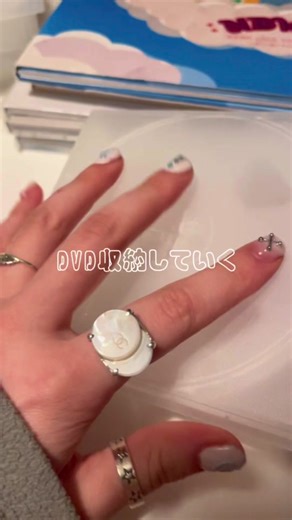 DVDいちいち出すの大変だからいつでもすぐ出せるようにケースに‼️👍ハマる時のカチって音がたまらない🎶 #収納 #CD収納 #DVD収納 #ジャニオタ収納 #無印良品購入品 #ニトリ購入品紹介 #100均収納 #ジャニーズ #NEWS #なにわ男子 #関ジャニ