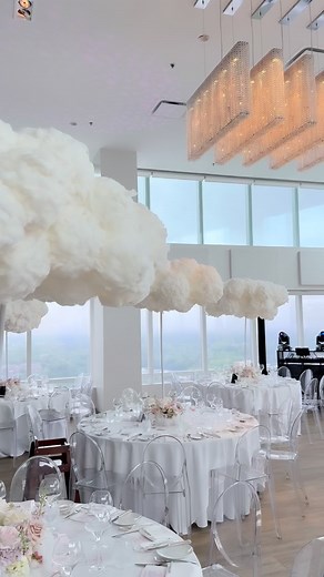 After our cloud video went viral We received a lead asking for extra-large cloud centerpieces — over 52 inches in diameter — and I was honestly so excited to bring that vision to life. So many people later asked me how these cloud centerpieces were made because they had no idea where to even start. Some tried using lanterns or pre-made balls ordered from Amazon, but the easiest and most powerful way is always to think outside the box and use balloons. Balloons give you full control over size, sh
