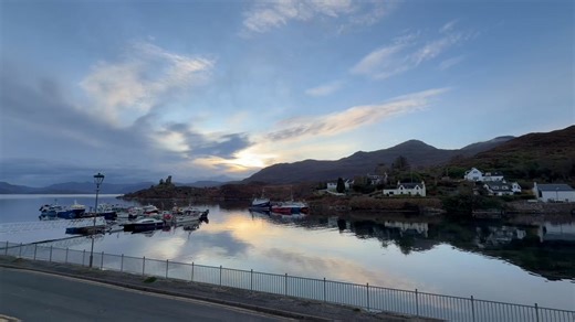 24/10/25 8.40am Good morning, from the Isle of Skye… photos attached… ⛅️🕊️🏴󠁧󠁢󠁳󠁣󠁴󠁿🕊️⛅️ https://m.facebook.com/story.php?story_fbid=1226067269552313&id=100064471548302 | Isle of Skye Webcam