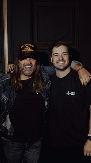 21 reactions · 5 comments | ✨小馬汀來打招呼拉✨ 馬汀蓋瑞克斯(Martin Garrix) 最新單曲〈Smile〉已經上架啦 這首找來美國創作歌手 Carolina Liar 獻唱，帶來充滿正能量的夏日舞曲，讓你一聽就得到微笑能量 立即數位收聽〈Smile〉 >> SMET.lnk.to/MGCLS | Sony Music - 西洋粉絲團 | Facebook