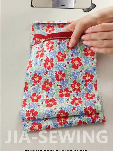 Pouch Using a Single Fabric👛🌸✨ | DIY | Quick Sewing Tips No.126 #diy #sewing #sewingtips #quicksewingtips #sewingtipsandtricks #pouch #pouchbag #seamstress #tailor #jia-sewing 💡Sewing Tools Links in Bio.💡 Measurements: 17x92cm, 15cm (zippers) 15cm, 1.5cm, 12cm