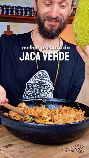 Melhor preparo da Jaca Verde 2024 Quem aí estava com vontade de aprender uma forma perfeita de preparar a Jaca Verde? Hoje chegou o dia, vem comigo que vou mostrar um das formas que desenvolvi ao longo da minha carreira como Chef especializado na culinária "plant based". Me siga para aprender as melhores receitas e acompanhar meus trabalhos. Siga também minha empresa @jacaverde.co e me encontre no @mangaragastronomia INGREDIENTES: Jaca Verde Cenoura Pimentão Cebola Alho Paprica defumada Curry Pi