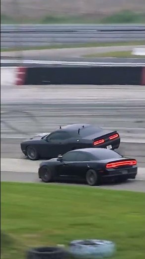 MOPAR SPECTATOR DRAGS AT FREEDOM FACTORY HELLCAT CHALLENGER VS CHARGER!!!